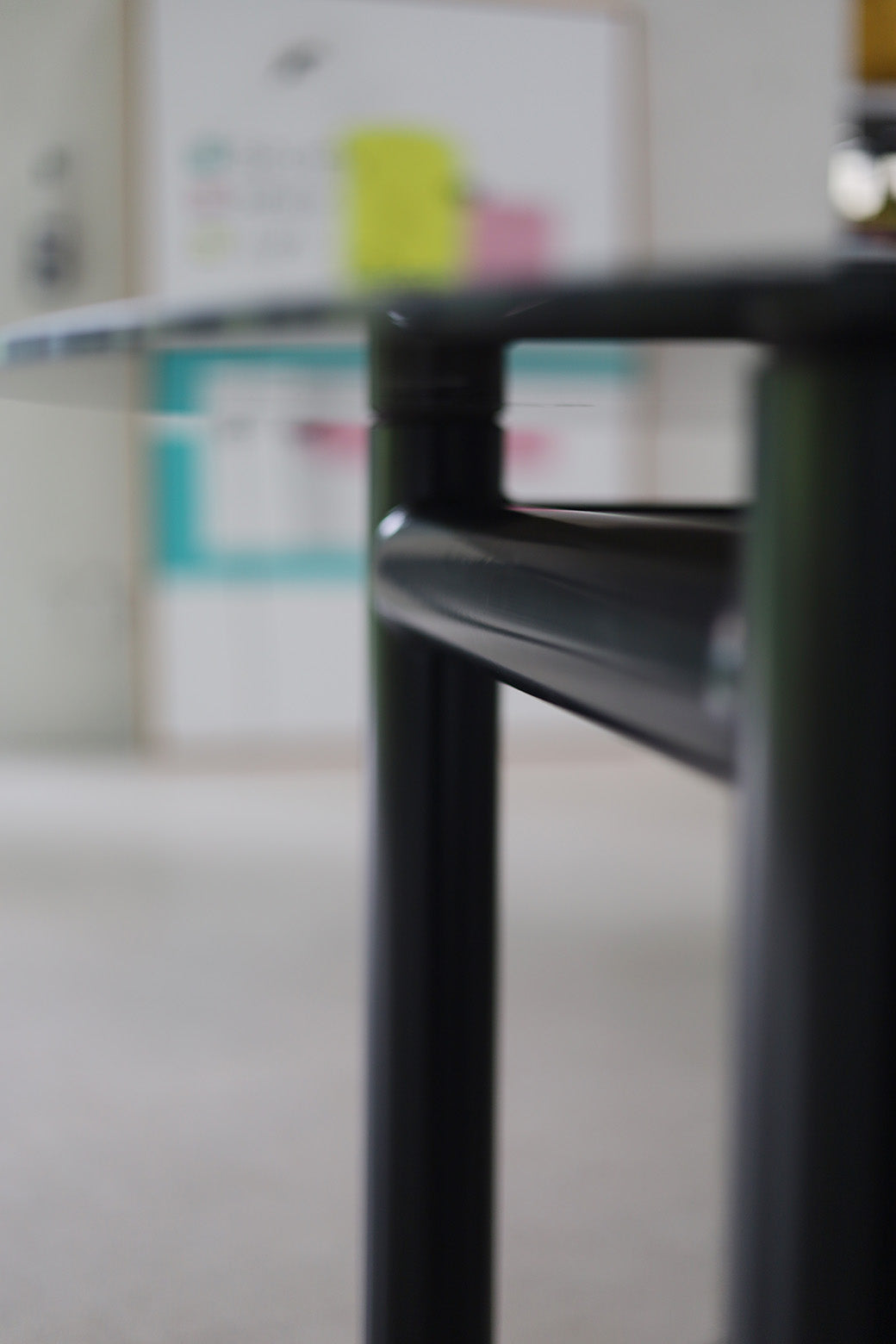 Chunky Colored Round Table / 청키 컬러 원형 테이블