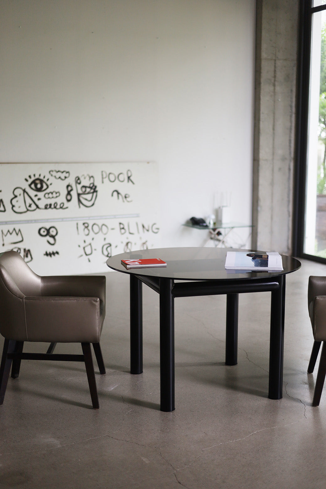 Chunky Colored Round Table / 청키 컬러 원형 테이블