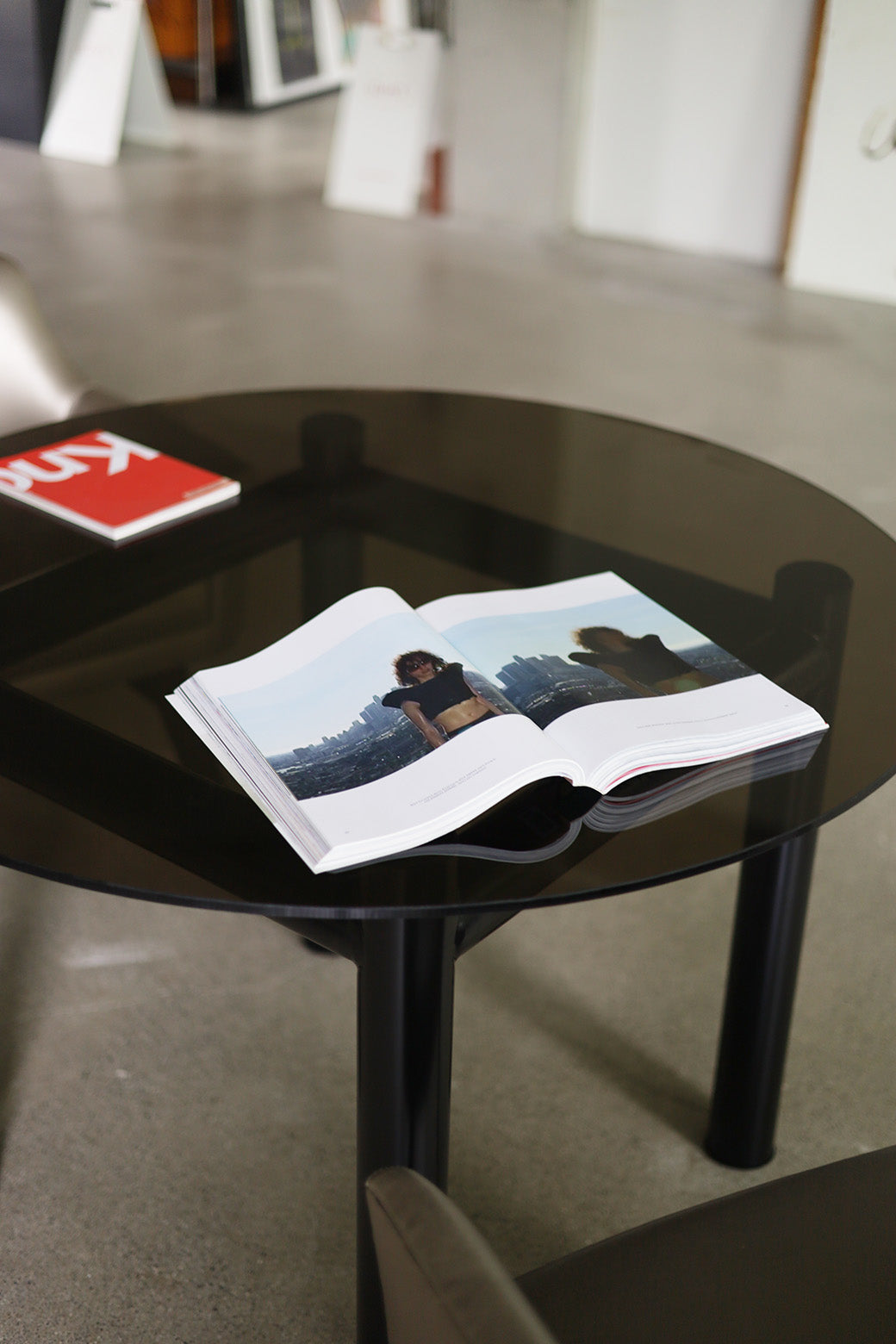 Chunky Colored Round Table / 청키 컬러 원형 테이블