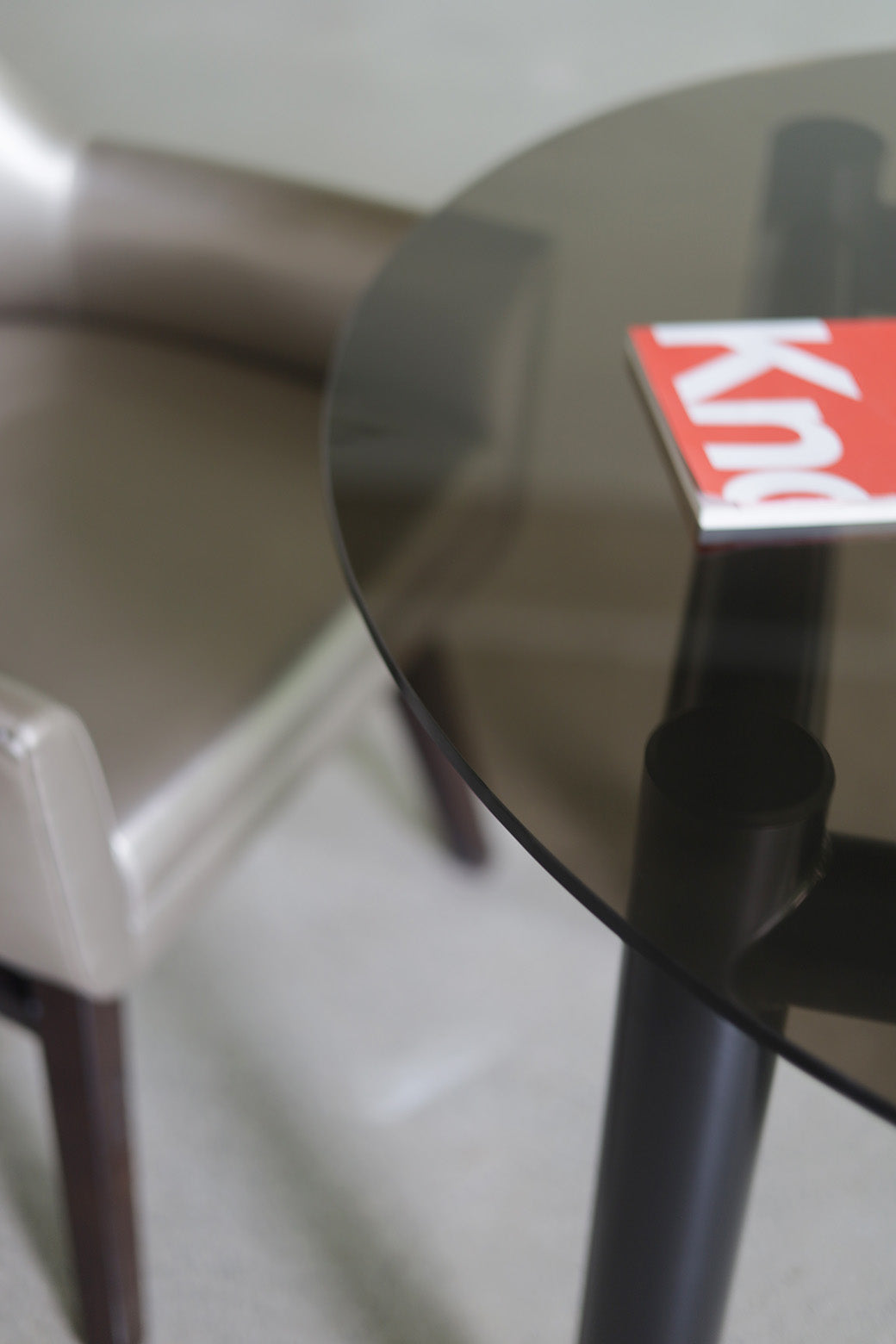 Chunky Colored Round Table / 청키 컬러 원형 테이블