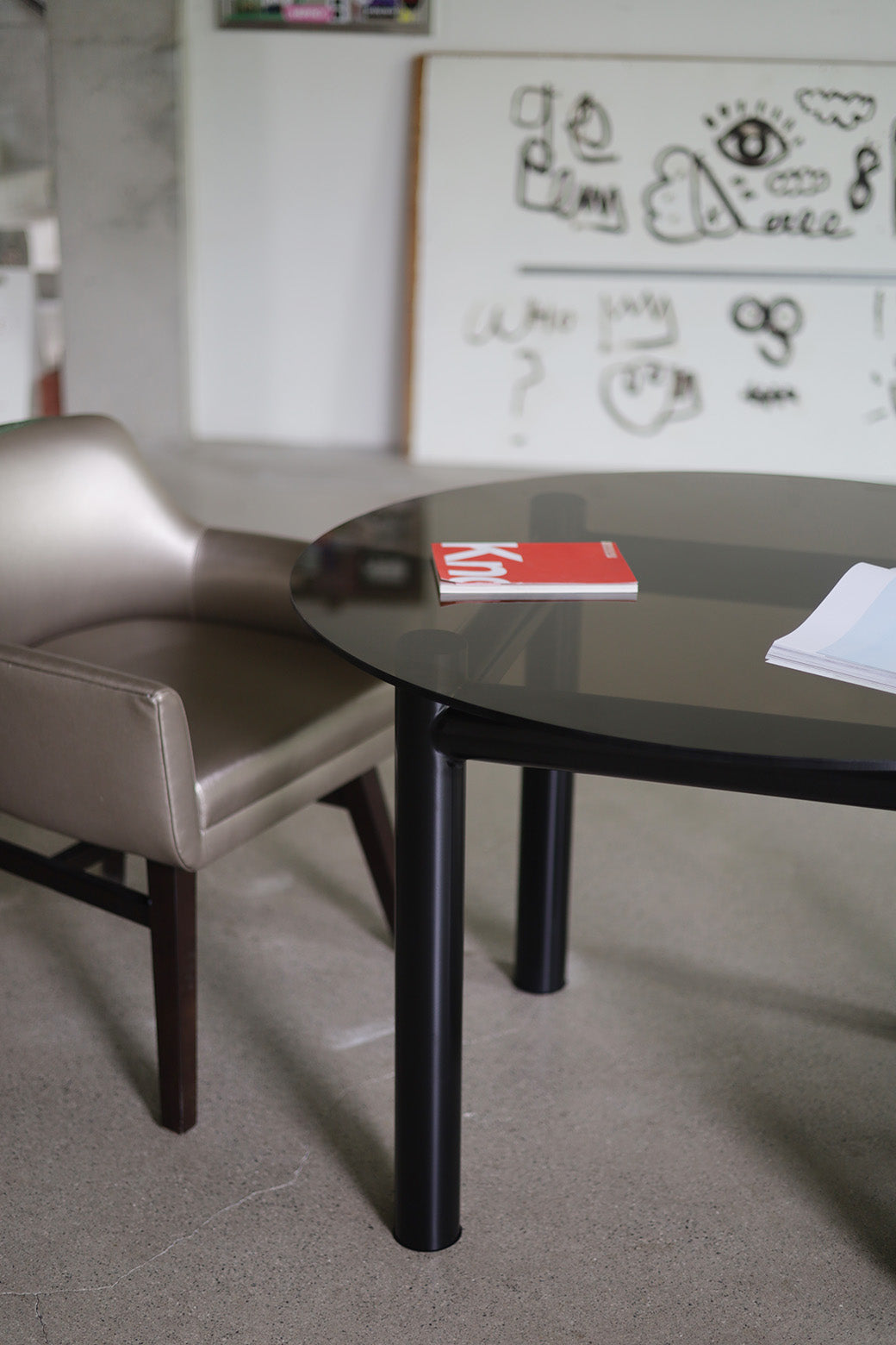 Chunky Colored Round Table / 청키 컬러 원형 테이블