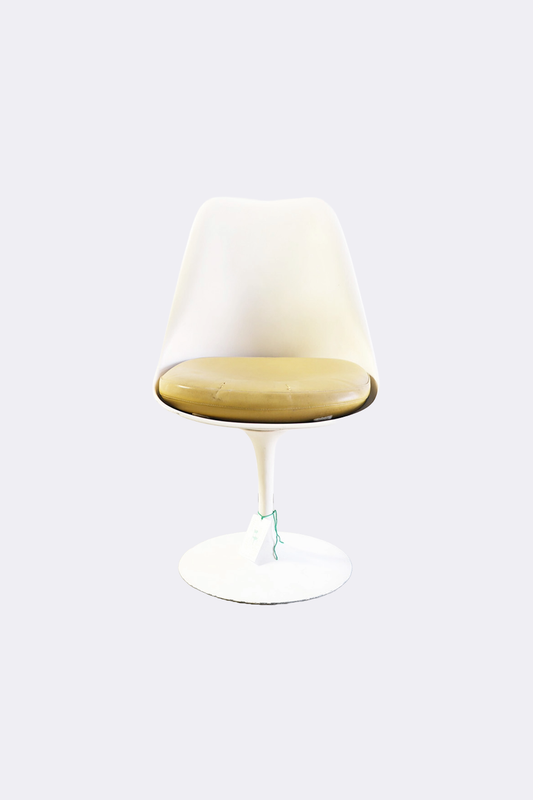 Knoll Tulip Chair by Eero Saarinen